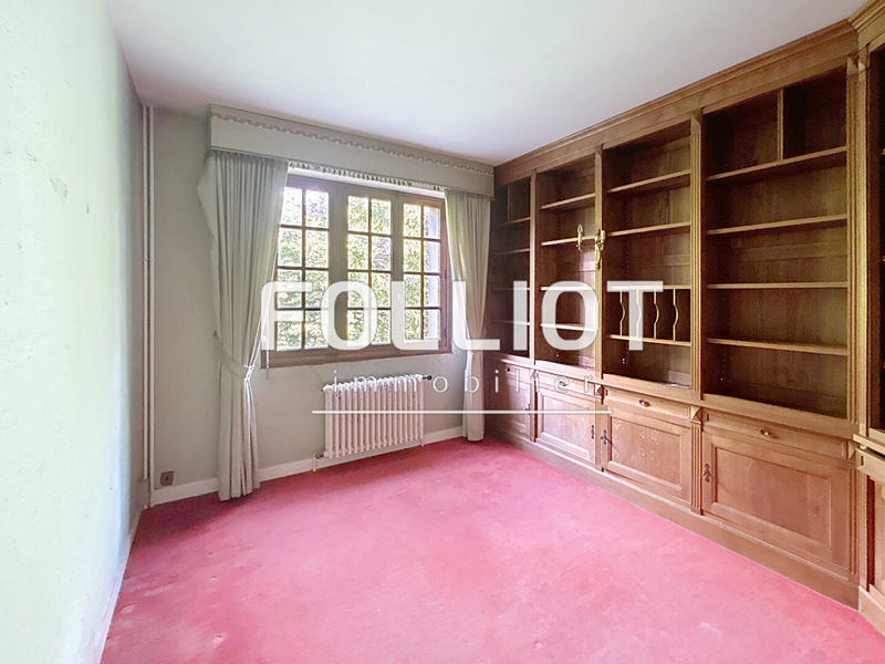 Maison - 241 m² - 7 pièces