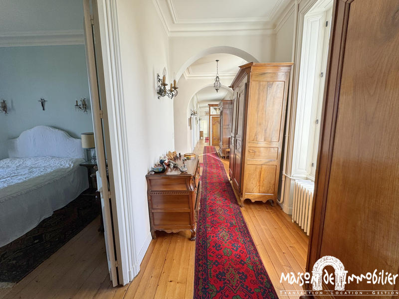 Maison - 527 m² - 12 pièces