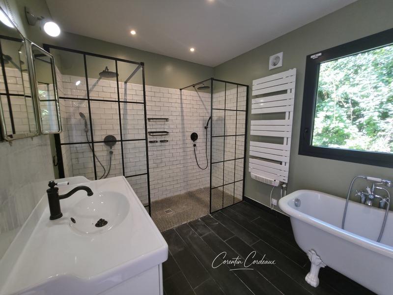 Propriété - 210 m² - 7 pièces