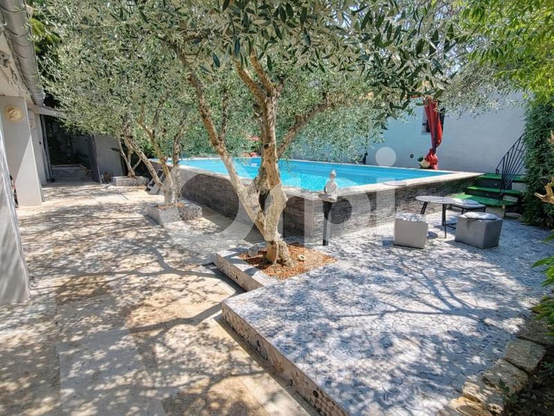 Propriété - 250 m² - 10 pièces