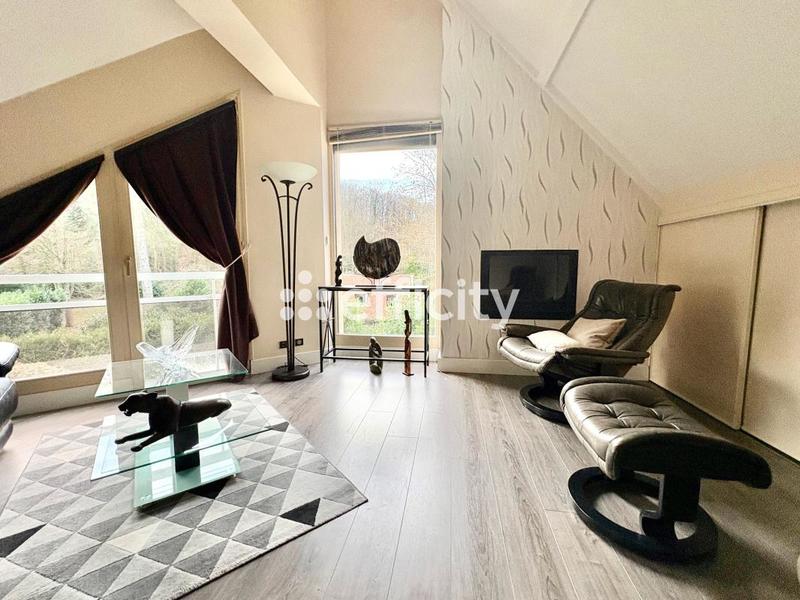 Maison - 205 m² - 7 pièces