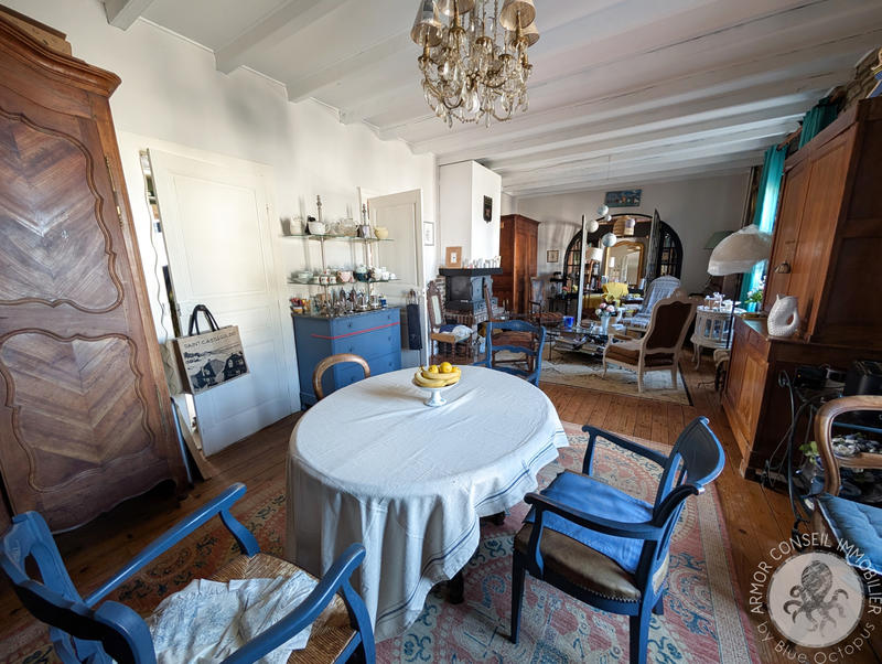 Maison - 229 m² - 8 pièces