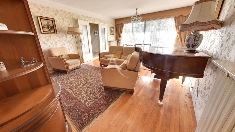 Maison - 180 m² - 5 pièces