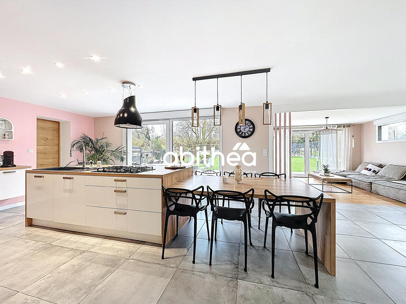 Maison - 181 m² - 8 pièces