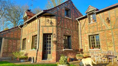 Maison - 239 m² - 10 pièces