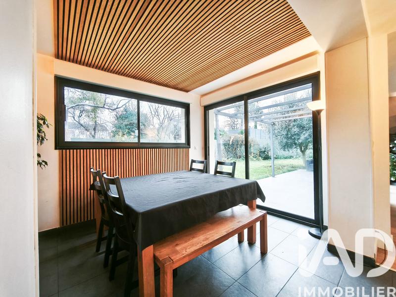 Maison - 189 m² - 9 pièces