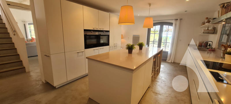 Villa - 221 m² - 6 pièces