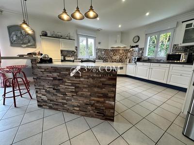 Pavillon - 215 m² - 6 pièces