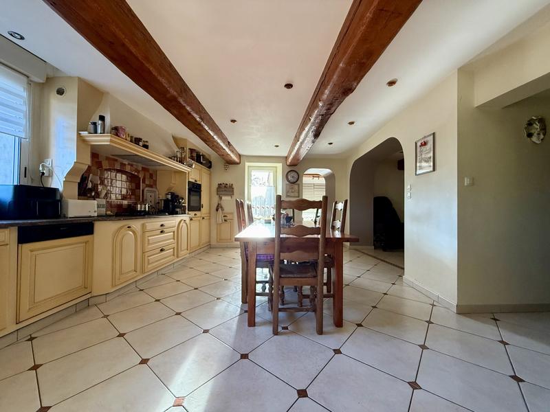 Maison - 245 m² - 8 pièces