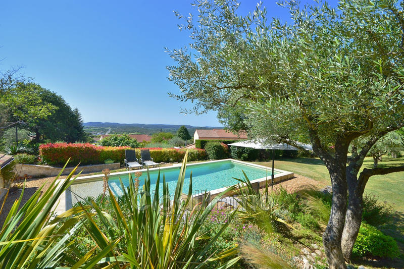 Villa - 270 m² - 9 pièces