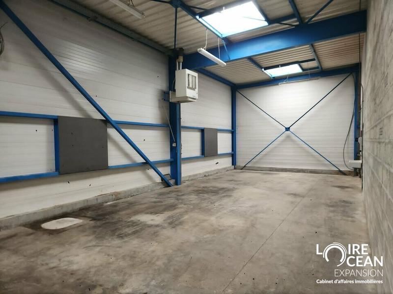 Entrepôt - 318 m²