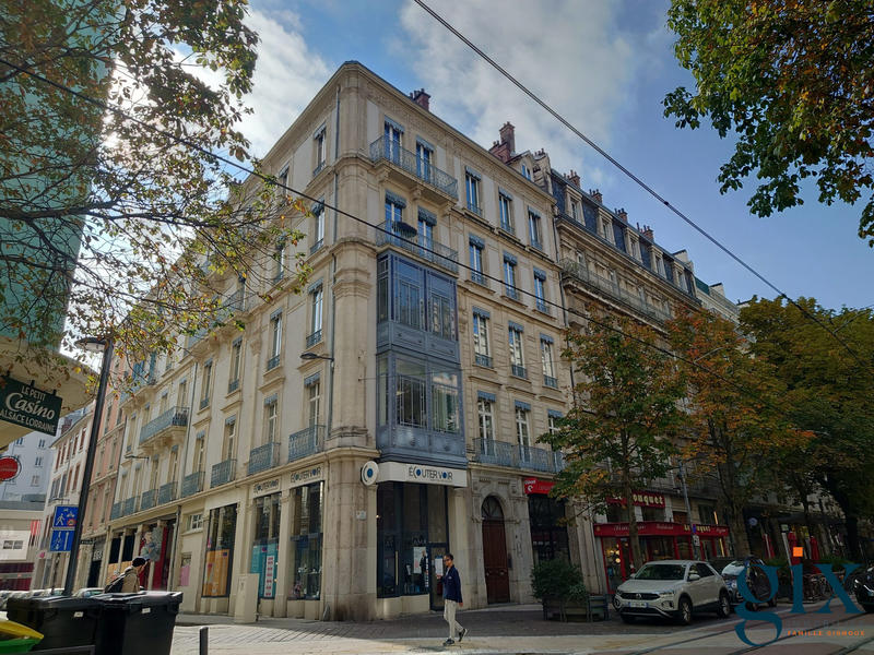 Appartement - 160 m² - 5 pièces