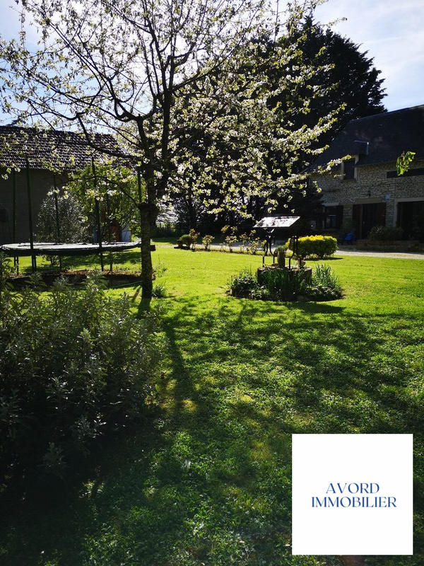 Maison - 285 m² - 9 pièces