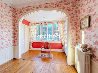 Maison - 370 m² - 12 pièces