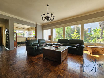 Villa - 319 m² - 14 pièces