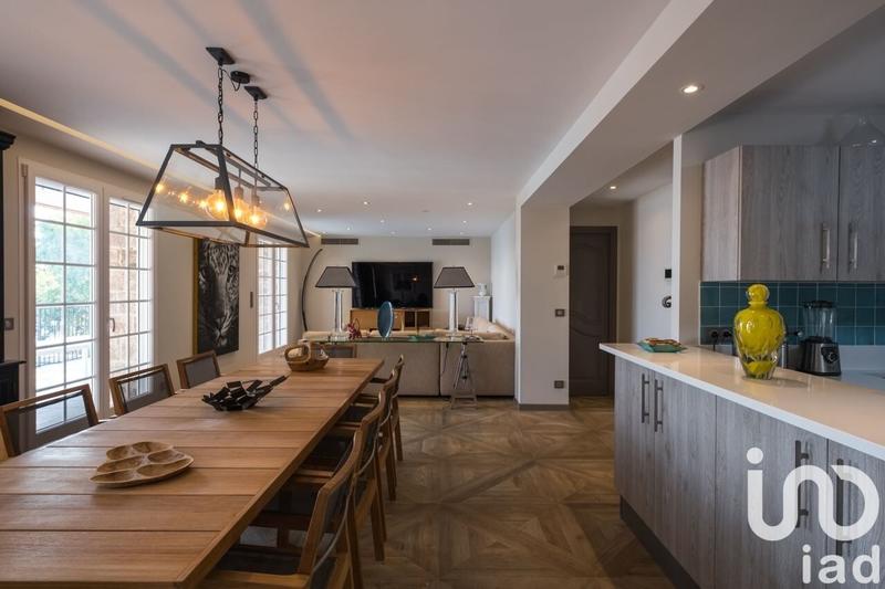 Maison - 175 m² - 9 pièces