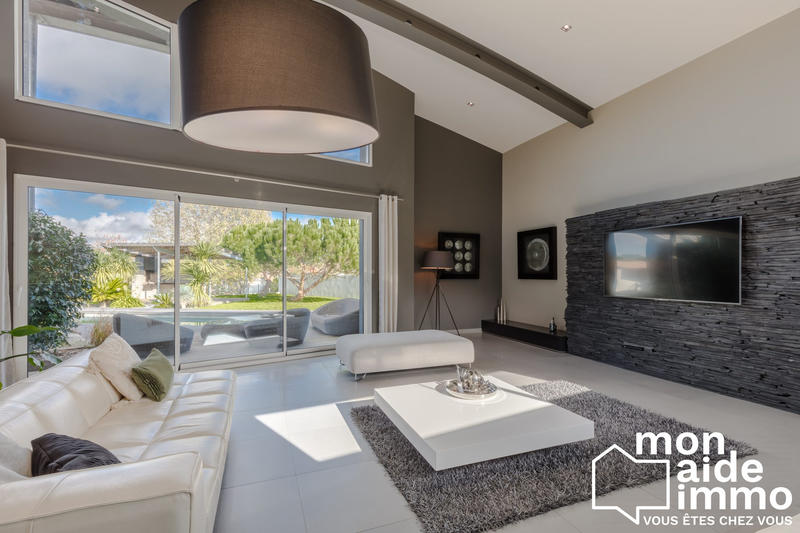 Maison contemporaine - 252 m² - 7 pièces