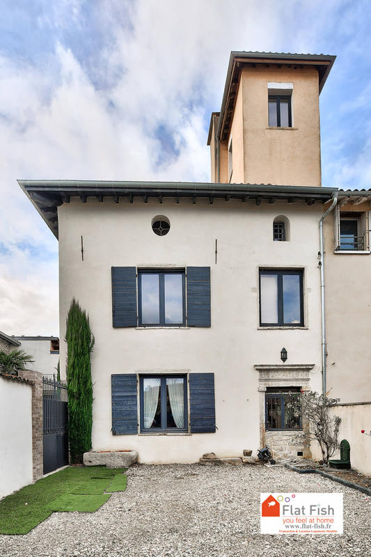 Maison - 322 m² - 8 pièces