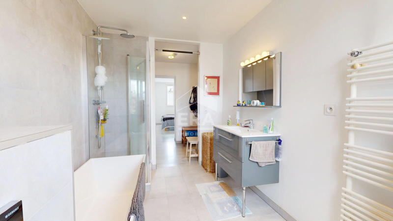 Appartement - 90 m² - 4 pièces