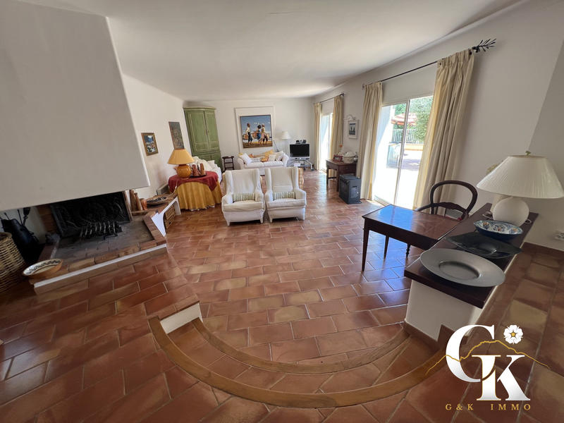 Maison - 250 m² - 7 pièces