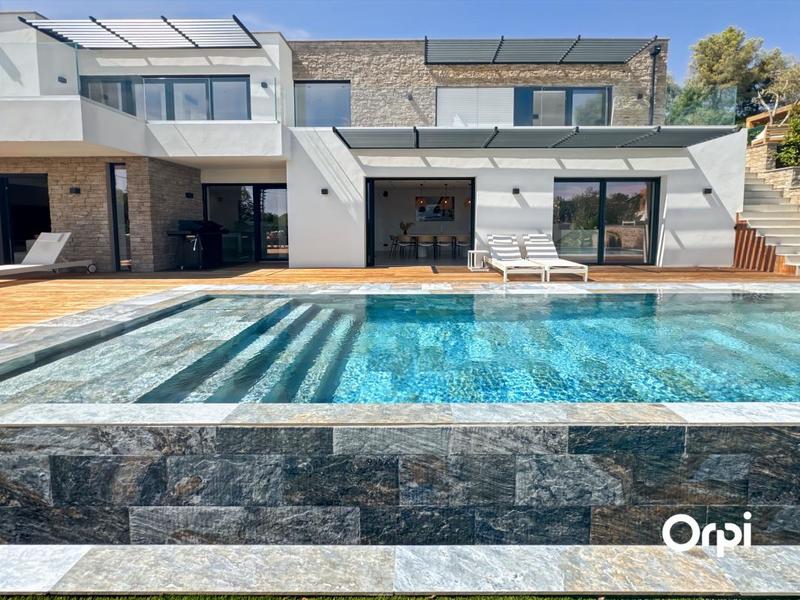 Villa - 242 m² - 5 pièces