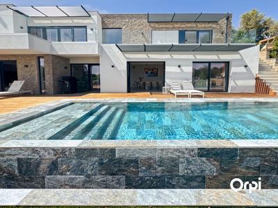 Villa - 242 m² - 5 pièces