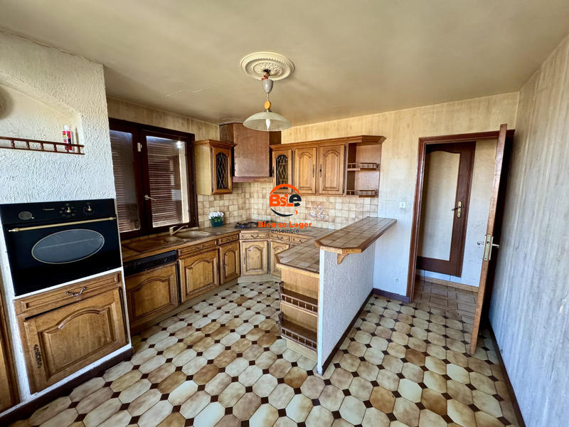 Maison - 214 m² - 7 pièces