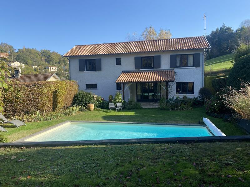 Maison traditionnelle - 168 m² - 6 pièces