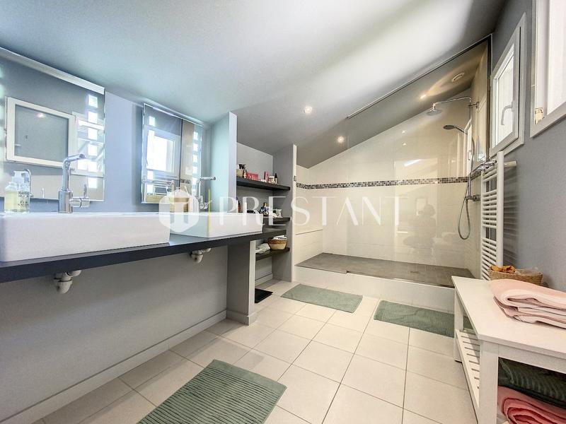 Maison - 301 m² - 11 pièces