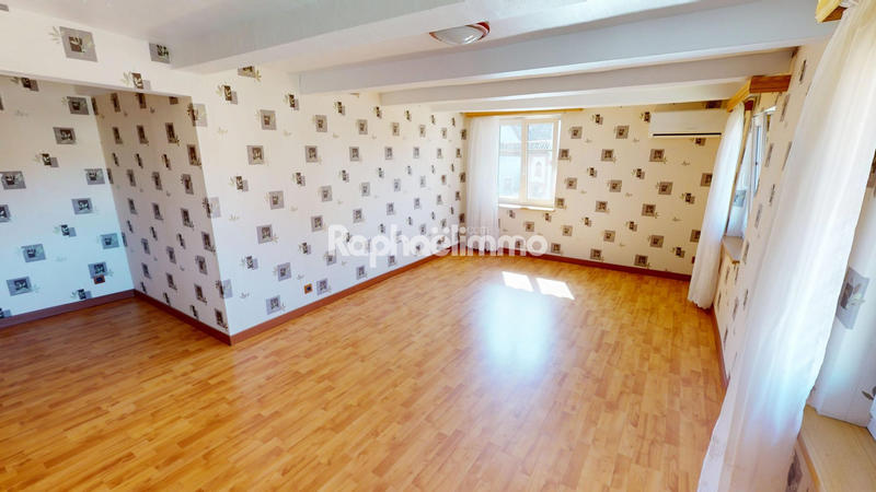 Maison - 700 m² - 6 pièces