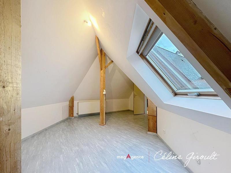 Maison - 213 m² - 9 pièces