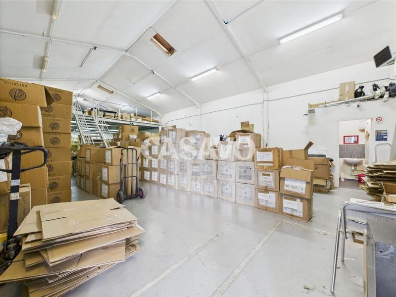 Local commercial - 683 m²