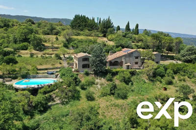 Maison - 274 m² - 10 pièces