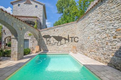 Maison - 425 m² - 10 pièces