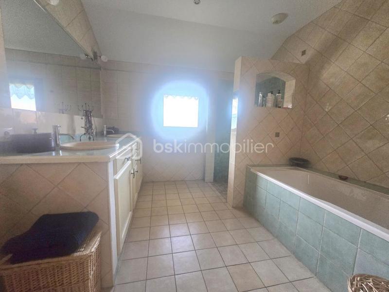 Maison - 174 m² - 6 pièces