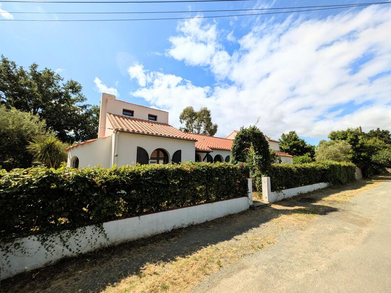 Maison - 180 m² - 8 pièces