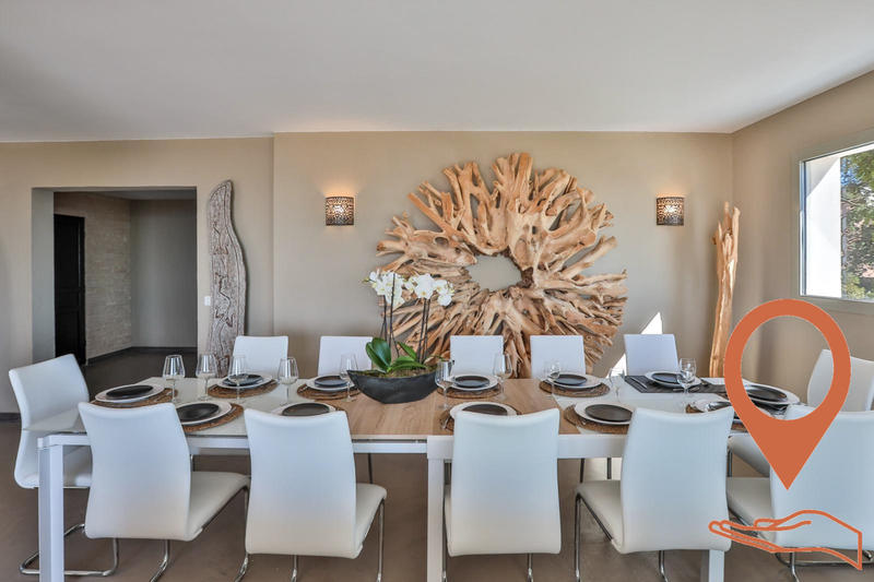 Viager - Villa - 620 m² - 9 pièces