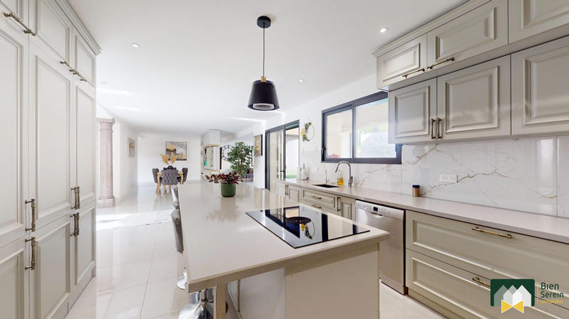 Villa - 315 m² - 8 pièces