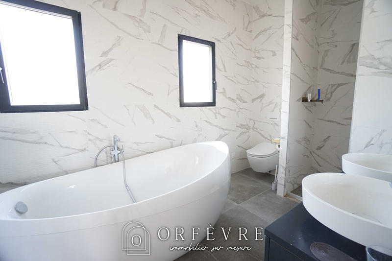 Maison - 200 m² - 8 pièces