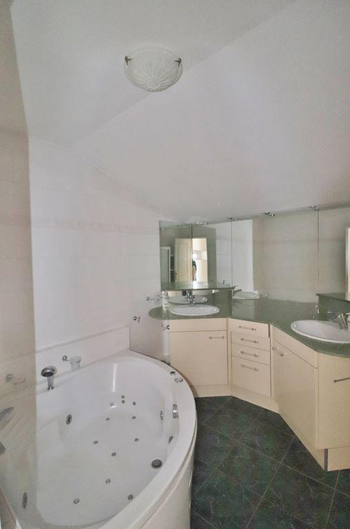 Appartement - 185 m² - 5 pièces