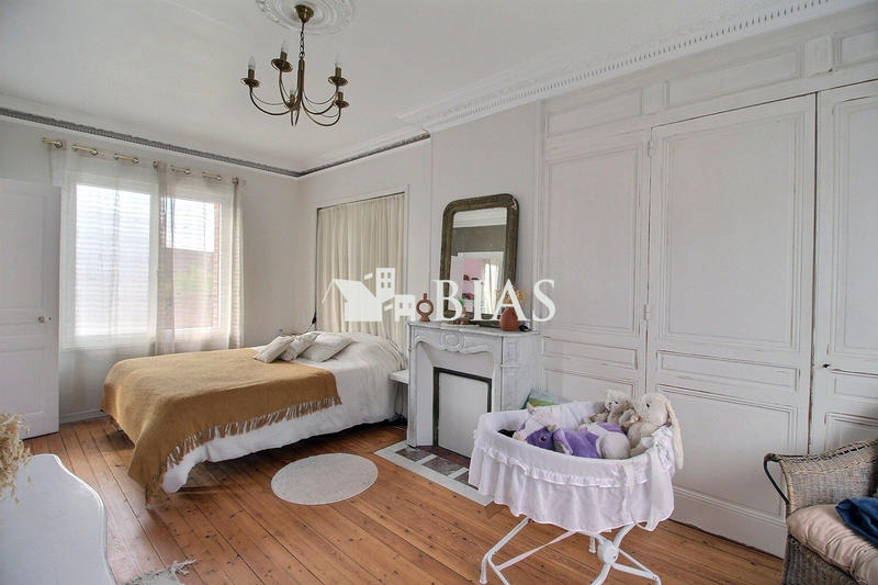 Maison - 250 m² - 10 pièces