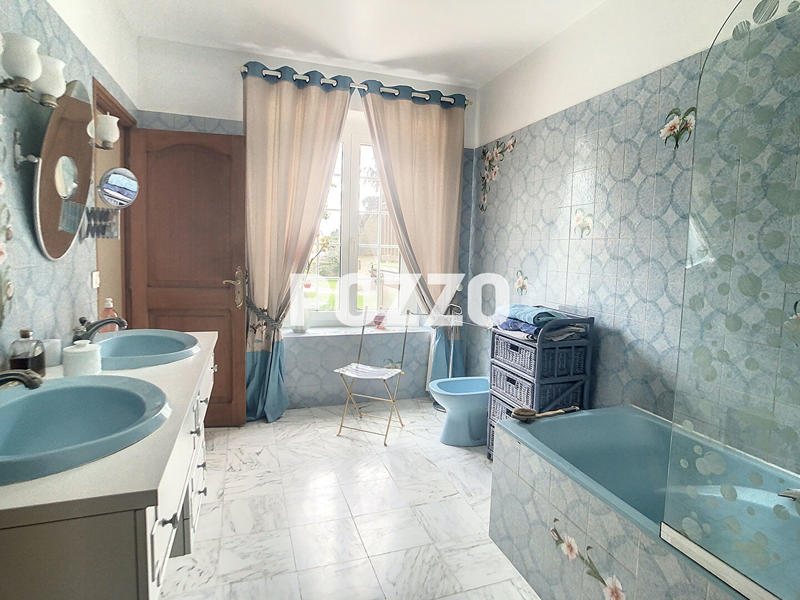 Maison - 290 m² - 10 pièces