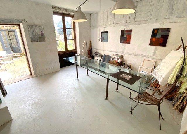 Maison traditionnelle - 300 m² - 8 pièces