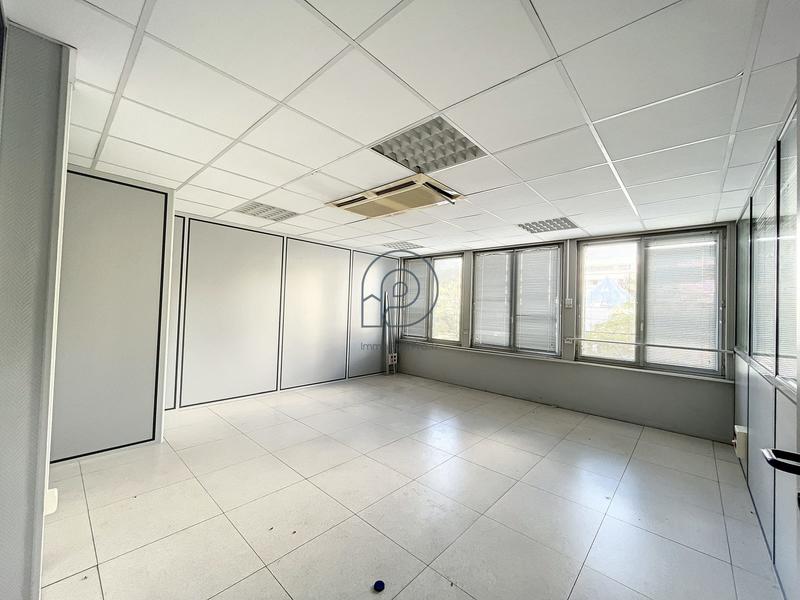 Local commercial - 1 842 m²