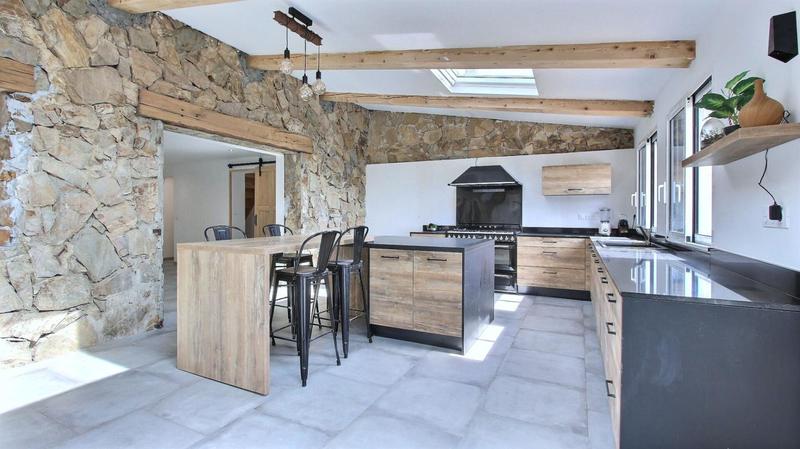 Villa - 270 m² - 9 pièces