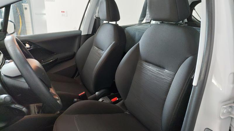 Peugeot 208 affaire Puretech 82 s&amp;S Premium Pack