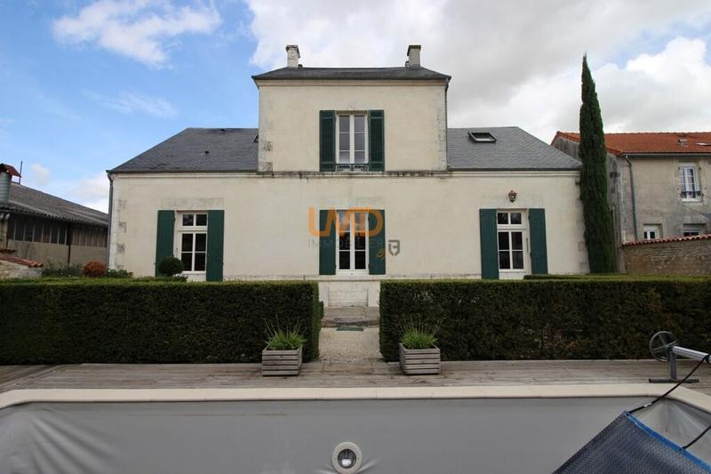 Demeure - 217 m² - 6 pièces