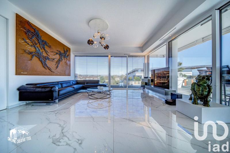 Appartement - 222 m² - 8 pièces