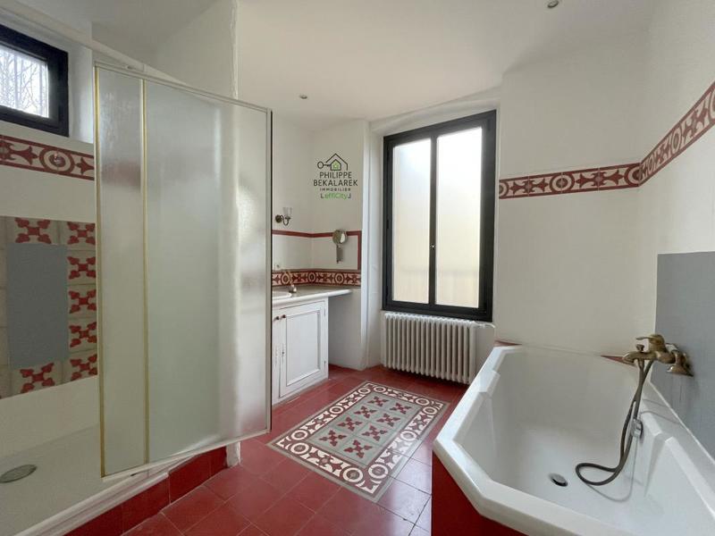 Maison - 228 m² - 9 pièces