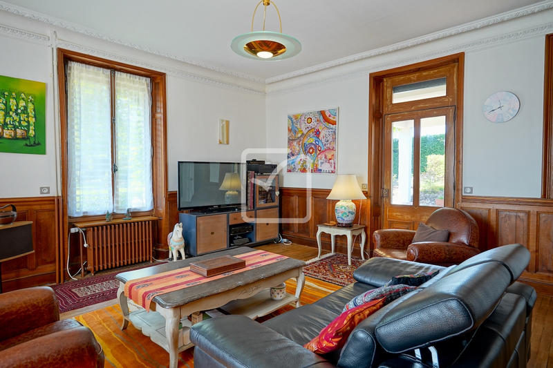 Maison - 310 m² - 12 pièces